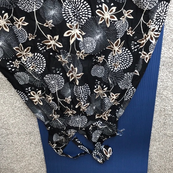 Halter dress - Picture 7 of 7